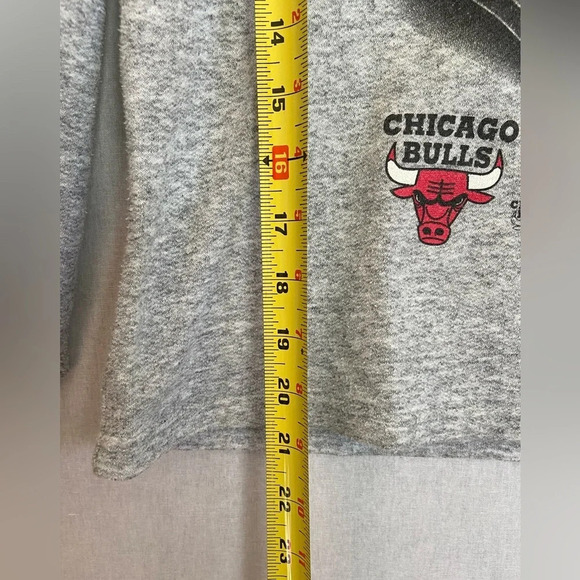 Vintage Looney Tunes 1997 Tasmania  Chicago Bulls Crewneck Sweatshirt - Picture 9 of 11